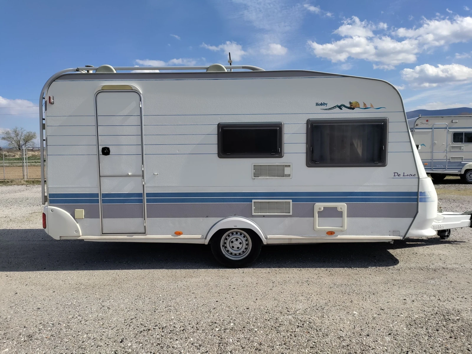 Каравана Hobby DeLuxe 440 Газов Бойлер Душ Форселт, снимка 2 - Каравани и кемпери - 54533432