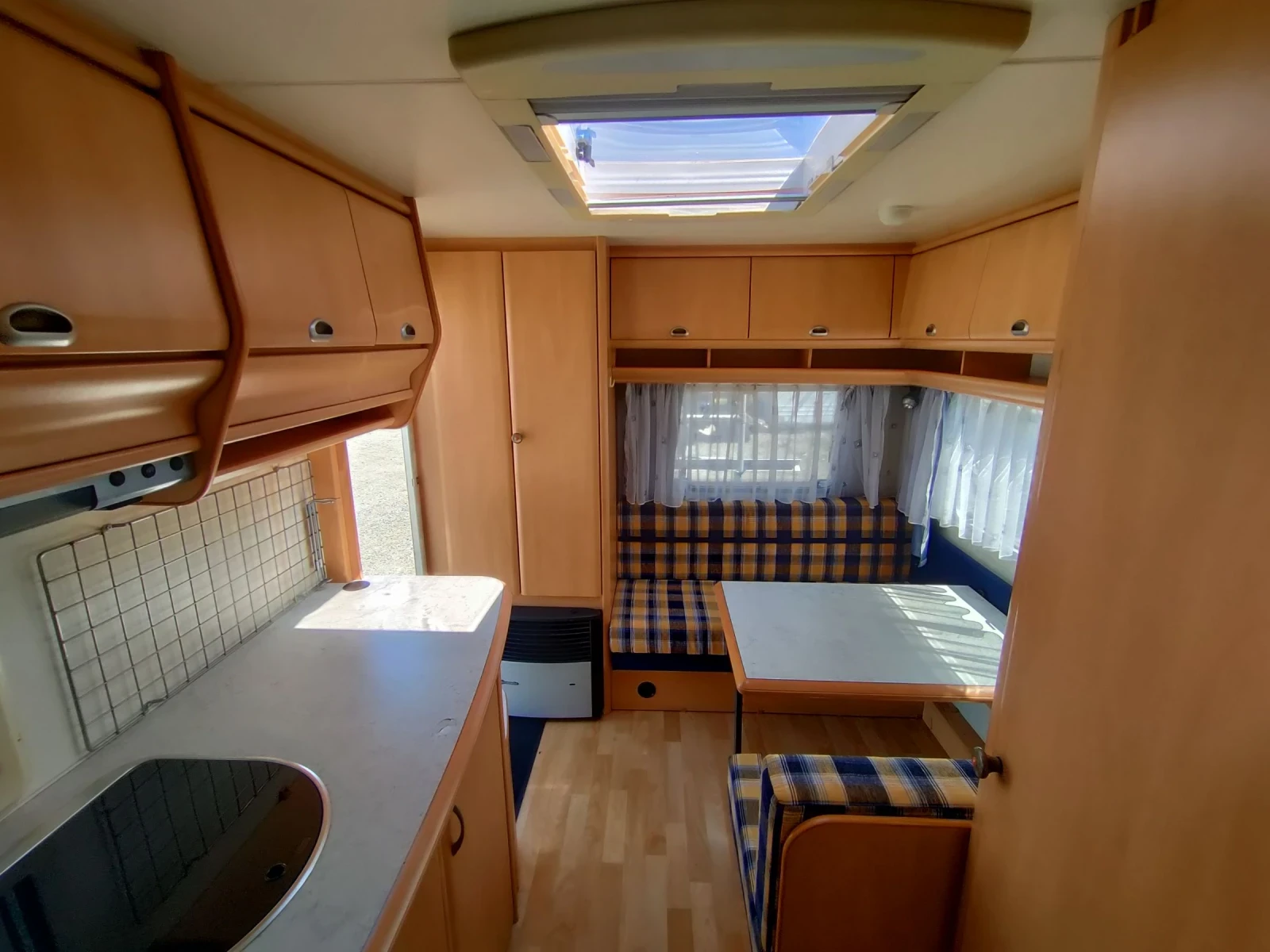 Каравана Hobby DeLuxe 440 Газов Бойлер Душ Форселт, снимка 9 - Каравани и кемпери - 54533432