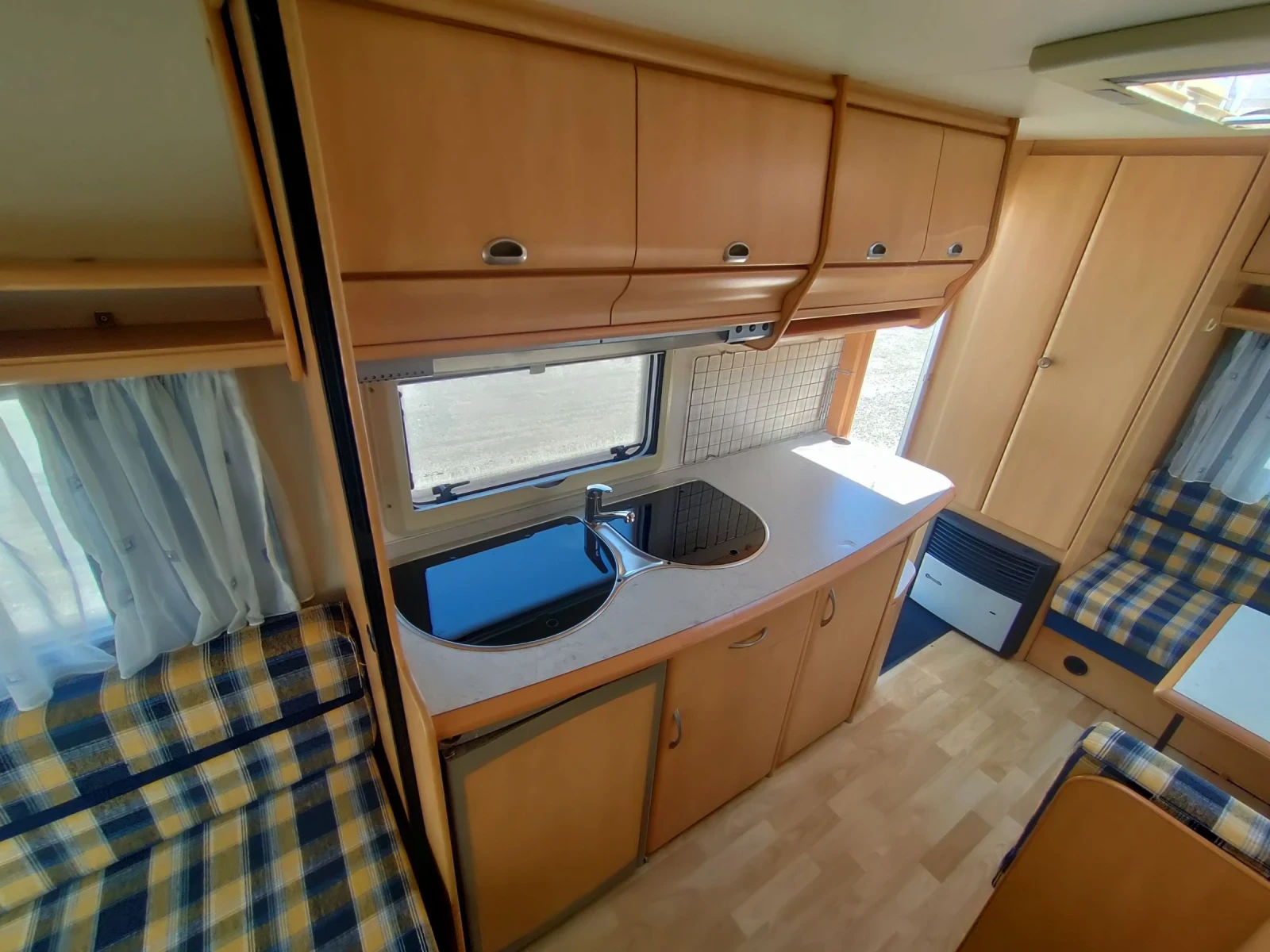 Каравана Hobby DeLuxe 440 Газов Бойлер Душ Форселт, снимка 10 - Каравани и кемпери - 54533432