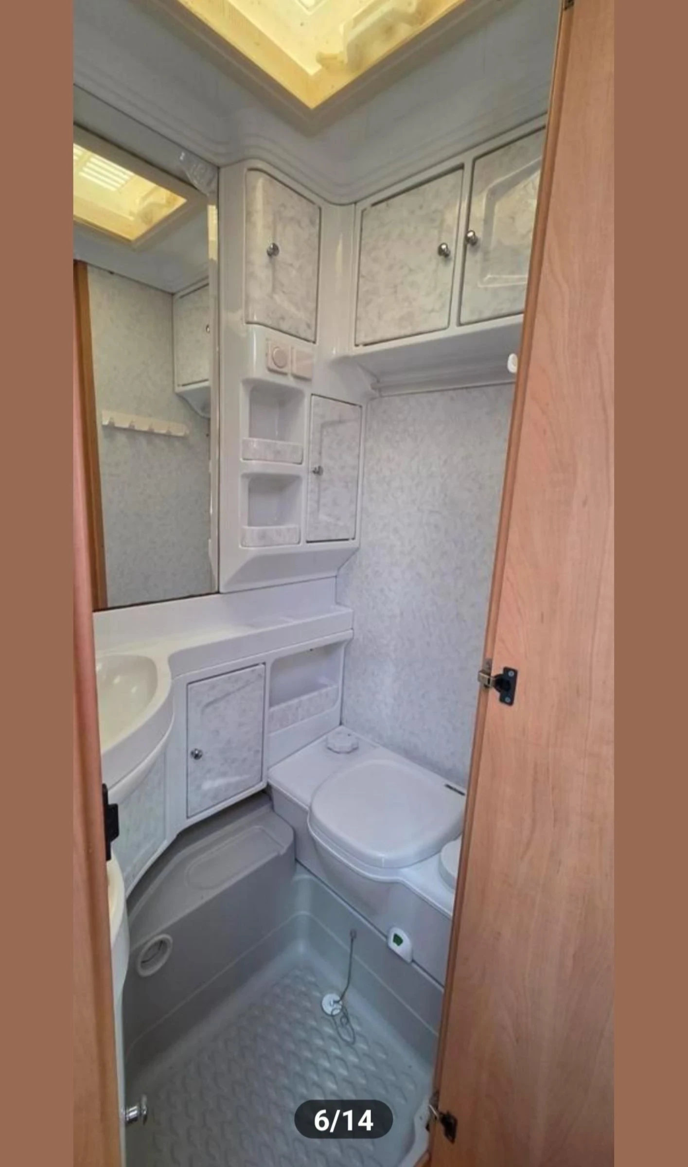 Каравана Hobby DeLuxe 440Соларна Система Газов Бойлер Душ Форселт, снимка 16 - Каравани и кемпери - 54533432