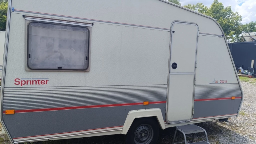 Каравана Beyerland 390, снимка 3 - Каравани и кемпери - 55008794