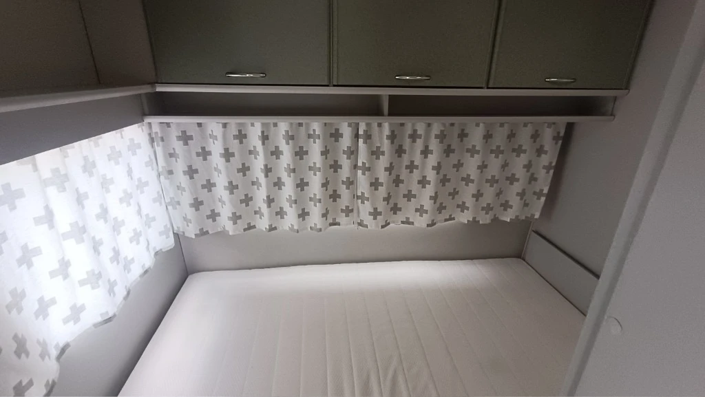 Каравана Beyerland 390, снимка 4 - Каравани и кемпери - 55008794