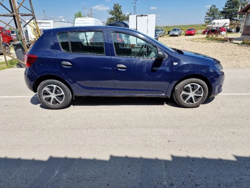 Dacia Sandero 1.2i 27000КМ!, снимка 4 - Автомобили и джипове - 40527374