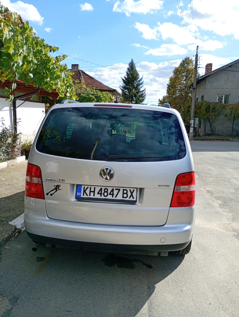 VW Touran, снимка 2 - Автомобили и джипове - 52590171