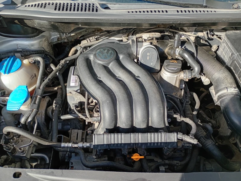 VW Touran, снимка 11 - Автомобили и джипове - 52590171