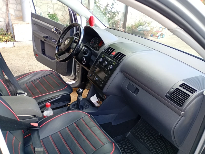 VW Touran, снимка 8 - Автомобили и джипове - 52590171