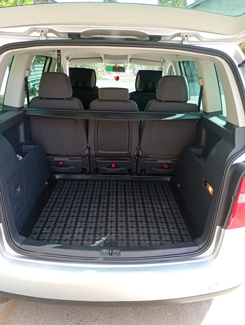 VW Touran, снимка 3 - Автомобили и джипове - 52590171