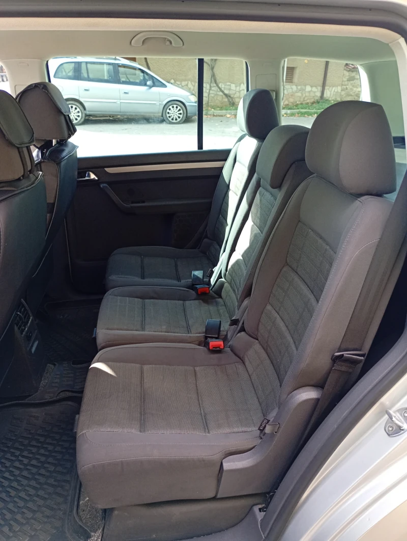 VW Touran, снимка 5 - Автомобили и джипове - 52590171