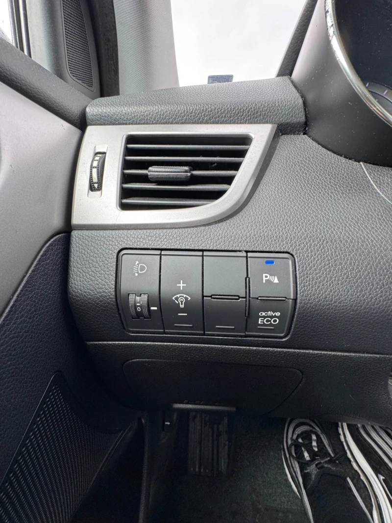 Hyundai I30 1.6 CRDI AUTOMATIC 128 К.С, снимка 5 - Автомобили и джипове - 53261176