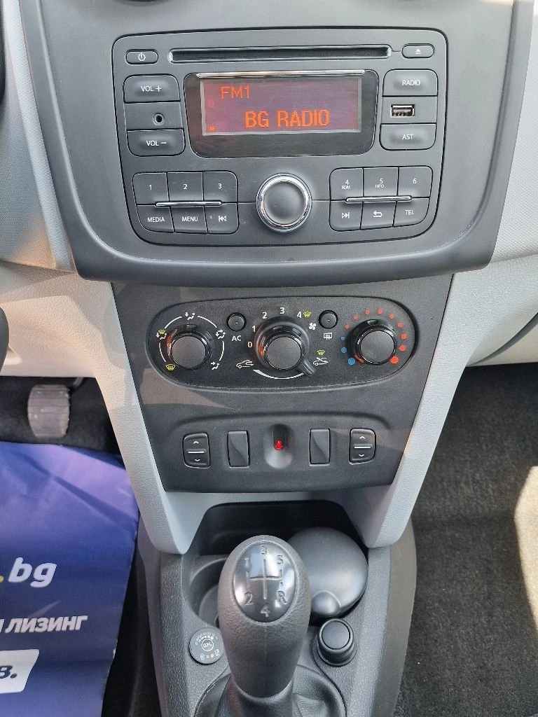 Dacia Sandero 1.2i 27000КМ!, снимка 14 - Автомобили и джипове - 40527374