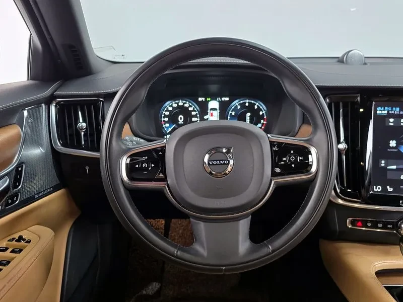 Volvo S90, снимка 13 - Автомобили и джипове - 54823267