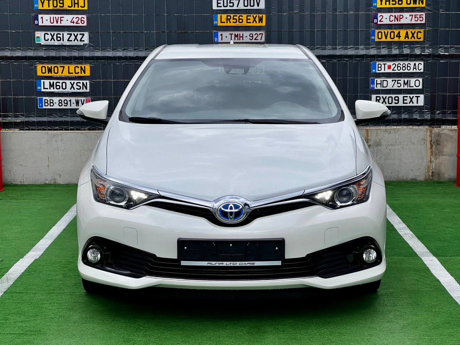 Toyota Auris Hybrid ГАРАНЦИЯ * ПЕРЛА*  - изображение 2