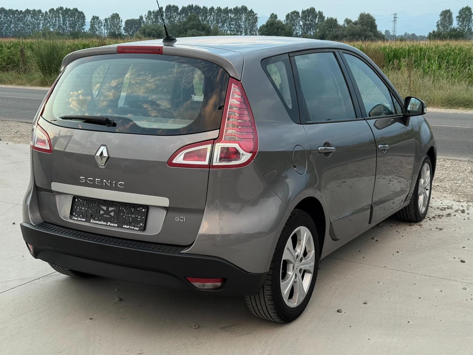 Renault Scenic 1.5 DCI Навигация/Темпомат/Собствен лизинг - изображение 4