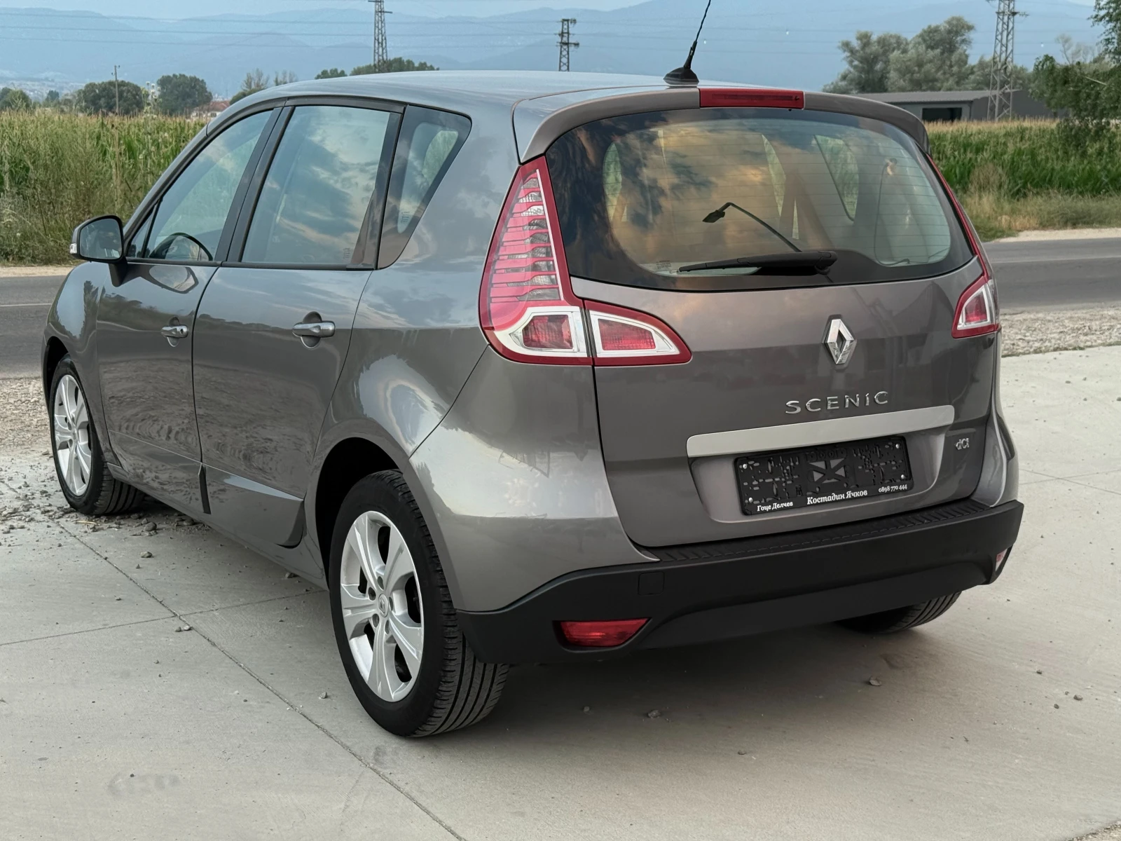 Renault Scenic 1.5 DCI Навигация/Темпомат/Собствен лизинг - изображение 6