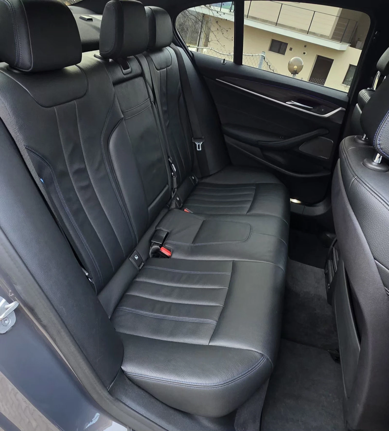 BMW 530E X-Drive, М-ПАКЕТ, УНИКАТ, Хамелеон.PLUG IN- HYBRID, снимка 14 - Автомобили и джипове - 53748399