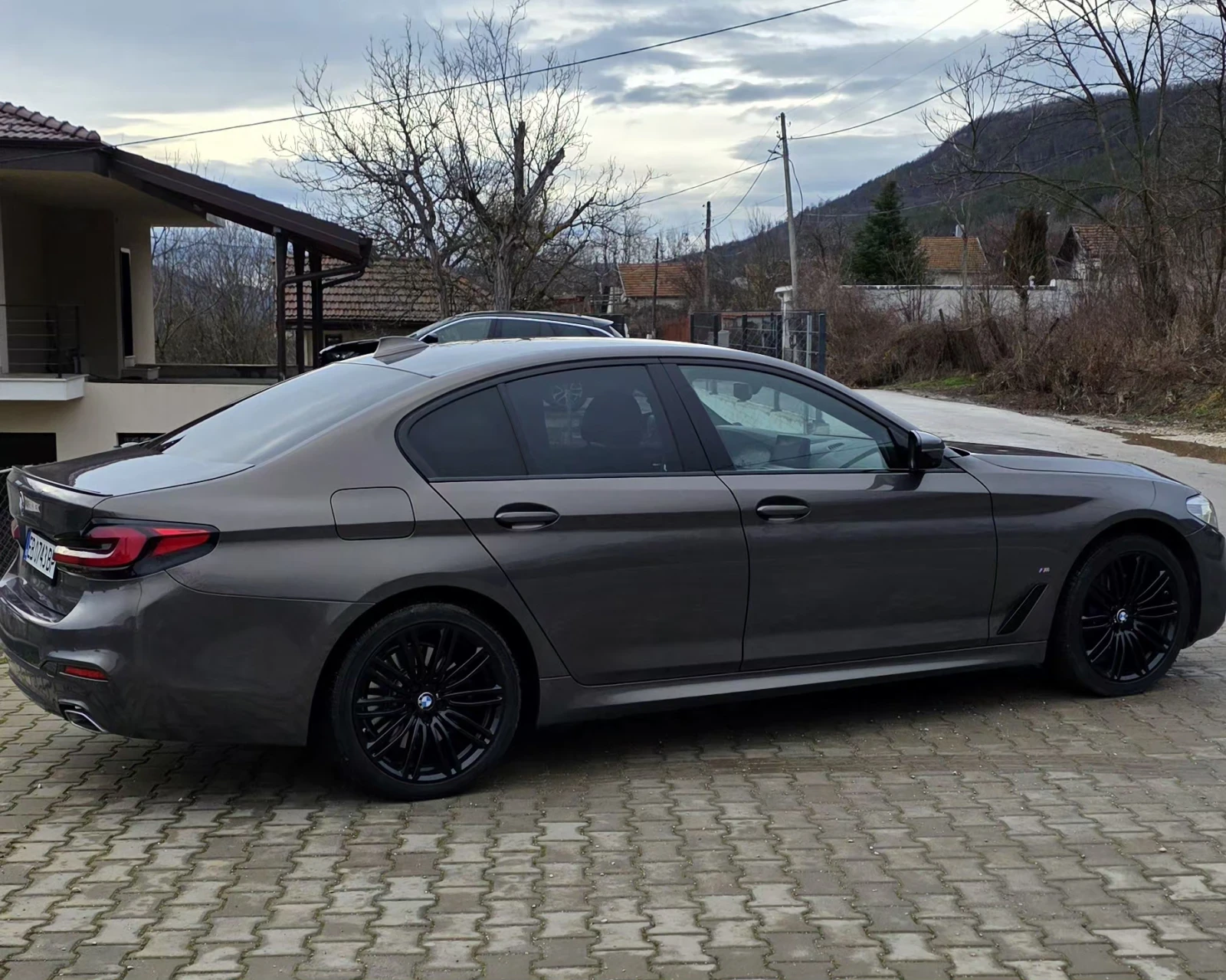 BMW 530E X-Drive, М-ПАКЕТ, УНИКАТ, Хамелеон.PLUG IN- HYBRID, снимка 5 - Автомобили и джипове - 53748399