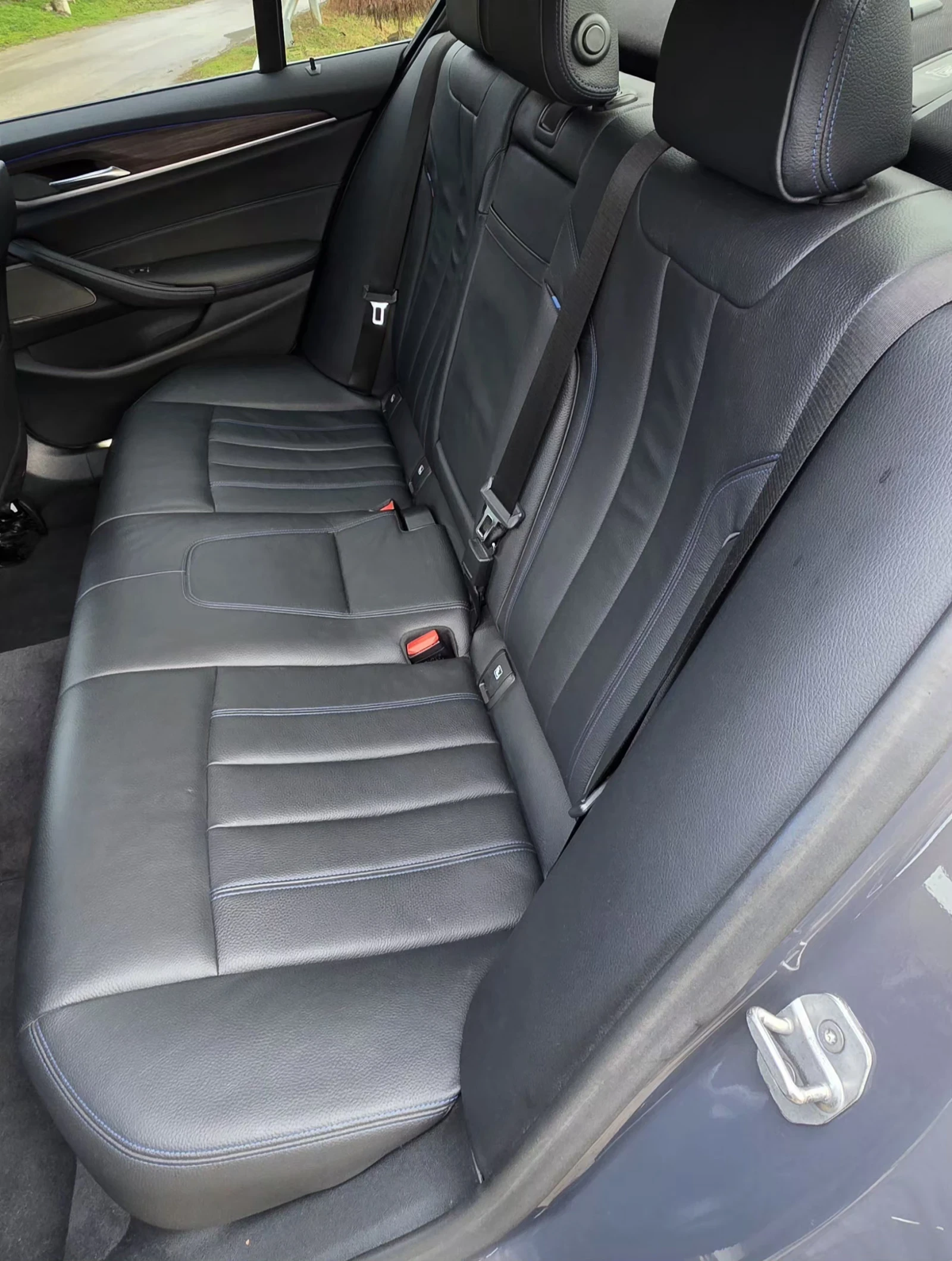 BMW 530E X-Drive, М-ПАКЕТ, УНИКАТ, Хамелеон.PLUG IN- HYBRID, снимка 12 - Автомобили и джипове - 53748399