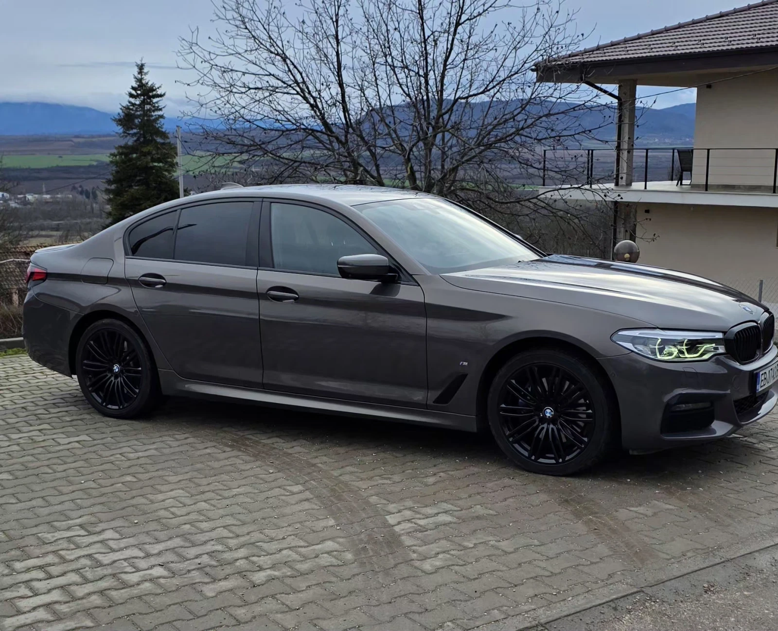 BMW 530E X-Drive, М-ПАКЕТ, УНИКАТ, Хамелеон.PLUG IN- HYBRID, снимка 4 - Автомобили и джипове - 53748399