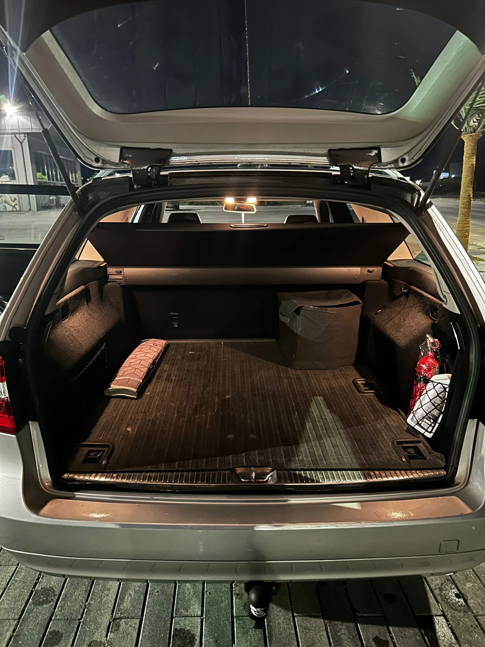 Mercedes-Benz E 200, снимка 9 - Автомобили и джипове - 54657674