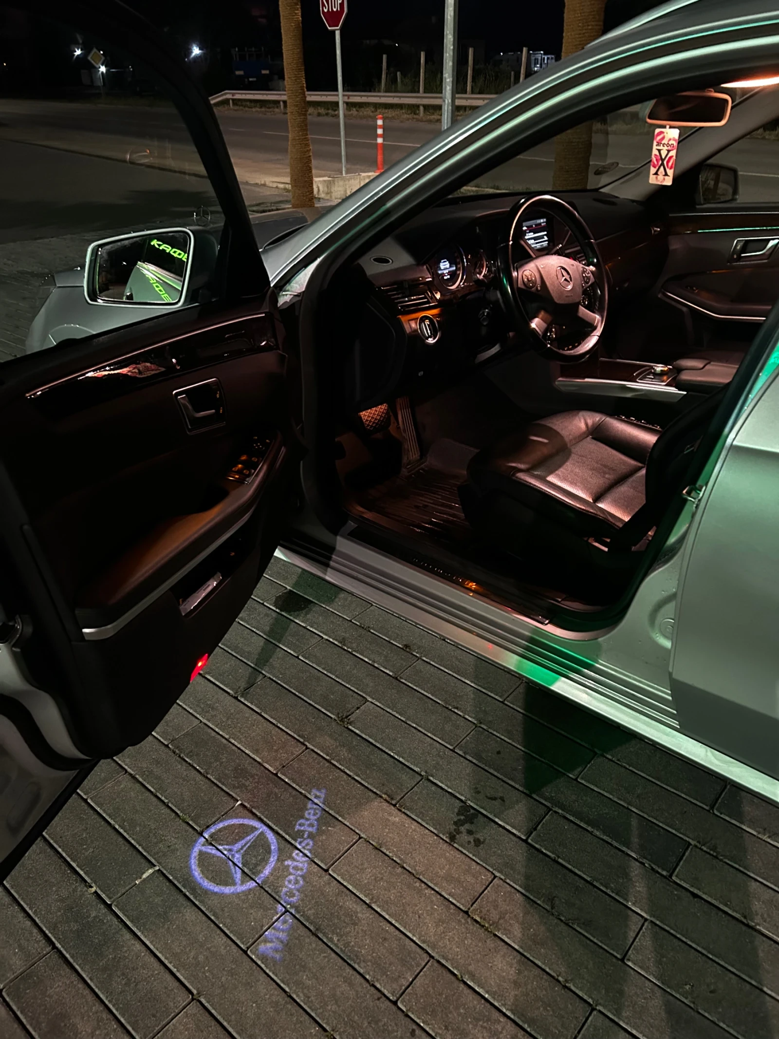 Mercedes-Benz E 200, снимка 8 - Автомобили и джипове - 54657674