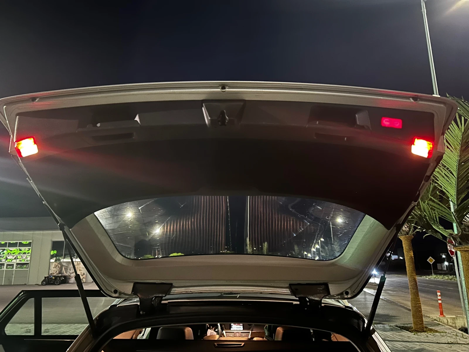 Mercedes-Benz E 200, снимка 10 - Автомобили и джипове - 54657674