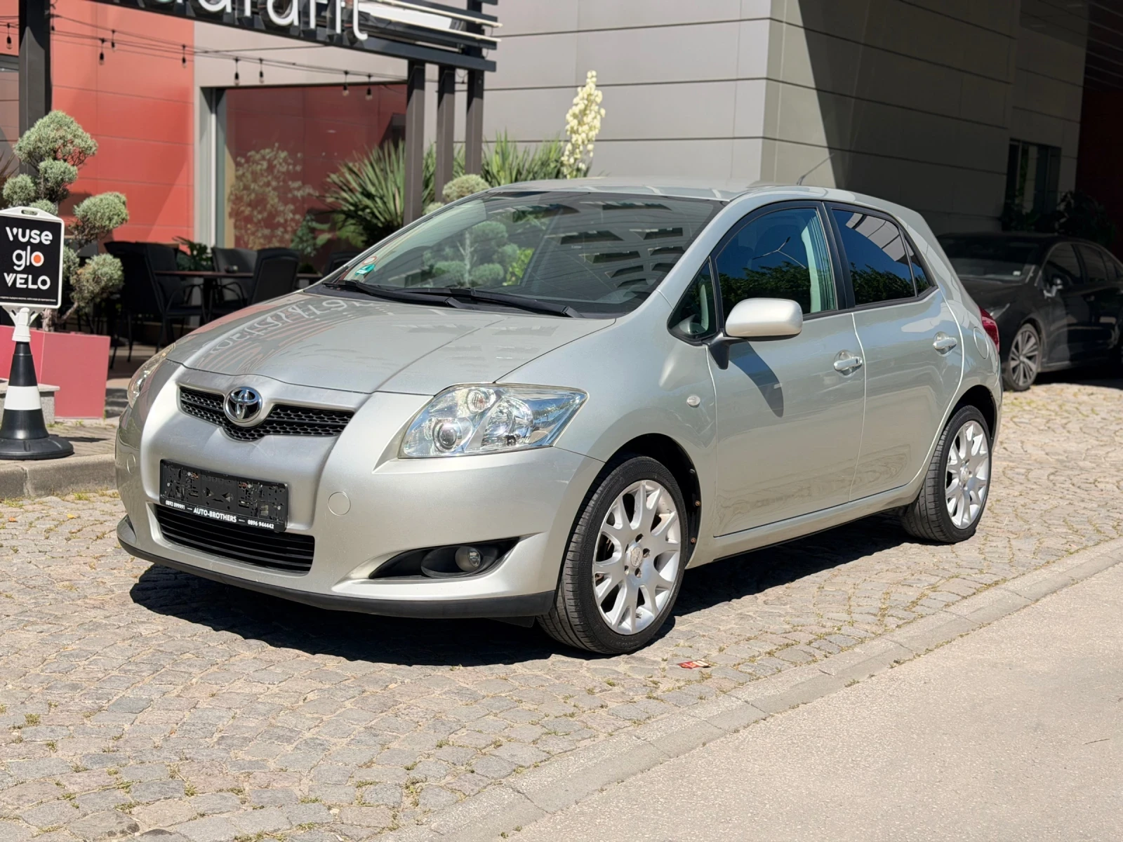 Toyota Auris 1.6i /KEYLES GO, снимка 3 - Автомобили и джипове - 54846087