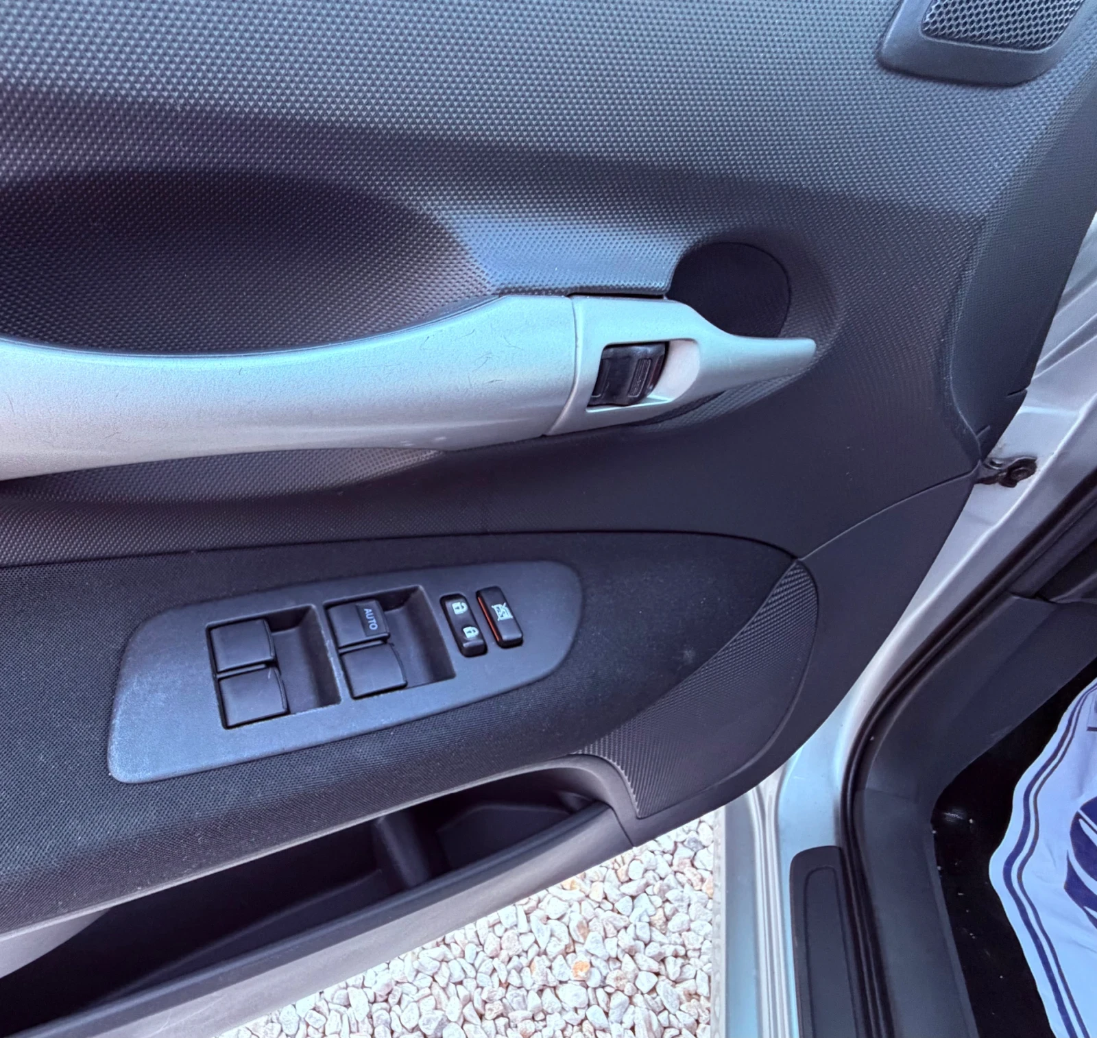 Toyota Auris 1.6i /KEYLES GO, снимка 15 - Автомобили и джипове - 54846087