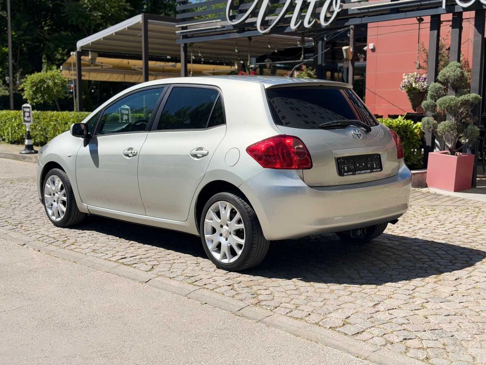 Toyota Auris 1.6i /KEYLES GO, снимка 5 - Автомобили и джипове - 54846087