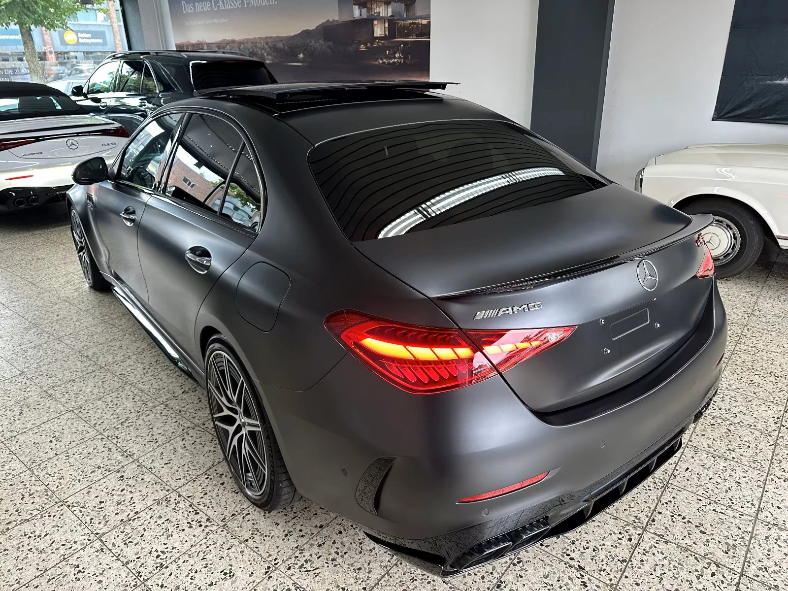 Mercedes-Benz C 63 AMG 4MATIC* E PERFORMANCE* PANO* BURMESTER* 360* , снимка 4 - Автомобили и джипове - 55185178