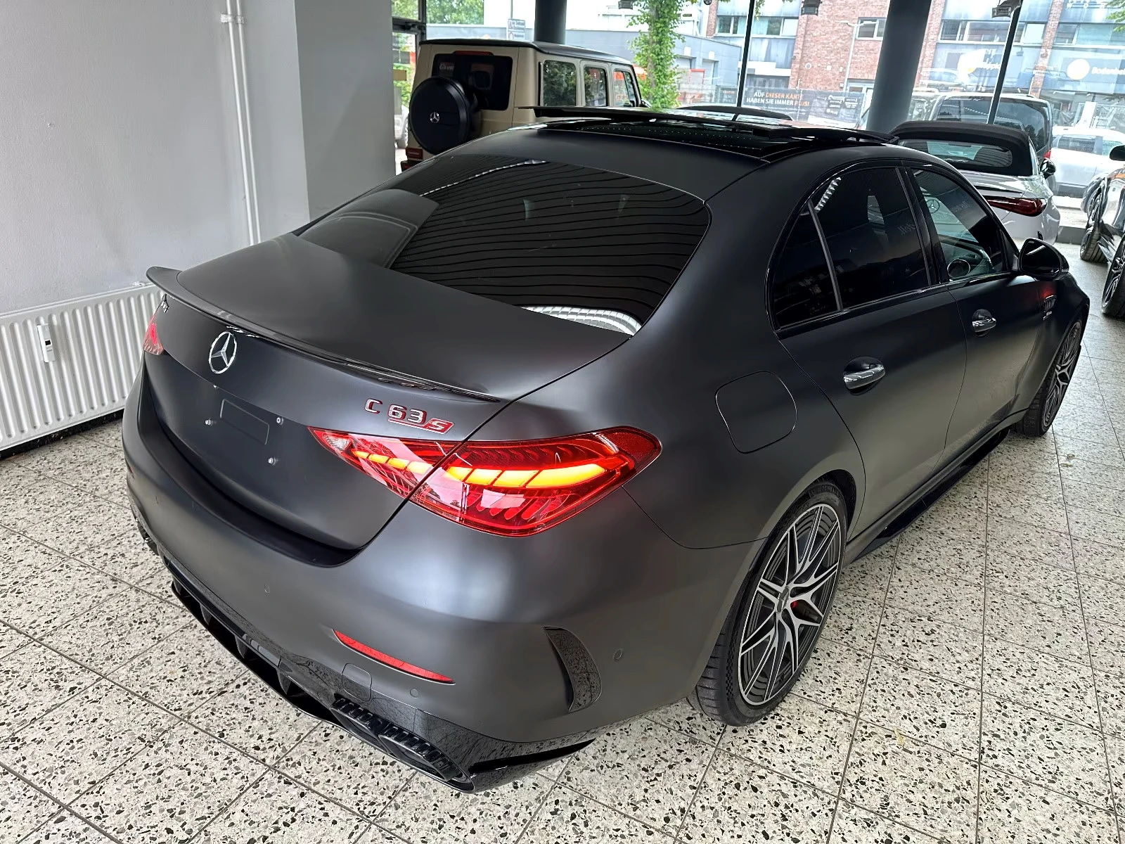 Mercedes-Benz C 63 AMG 4MATIC* E PERFORMANCE* PANO* BURMESTER* 360* , снимка 5 - Автомобили и джипове - 55185178