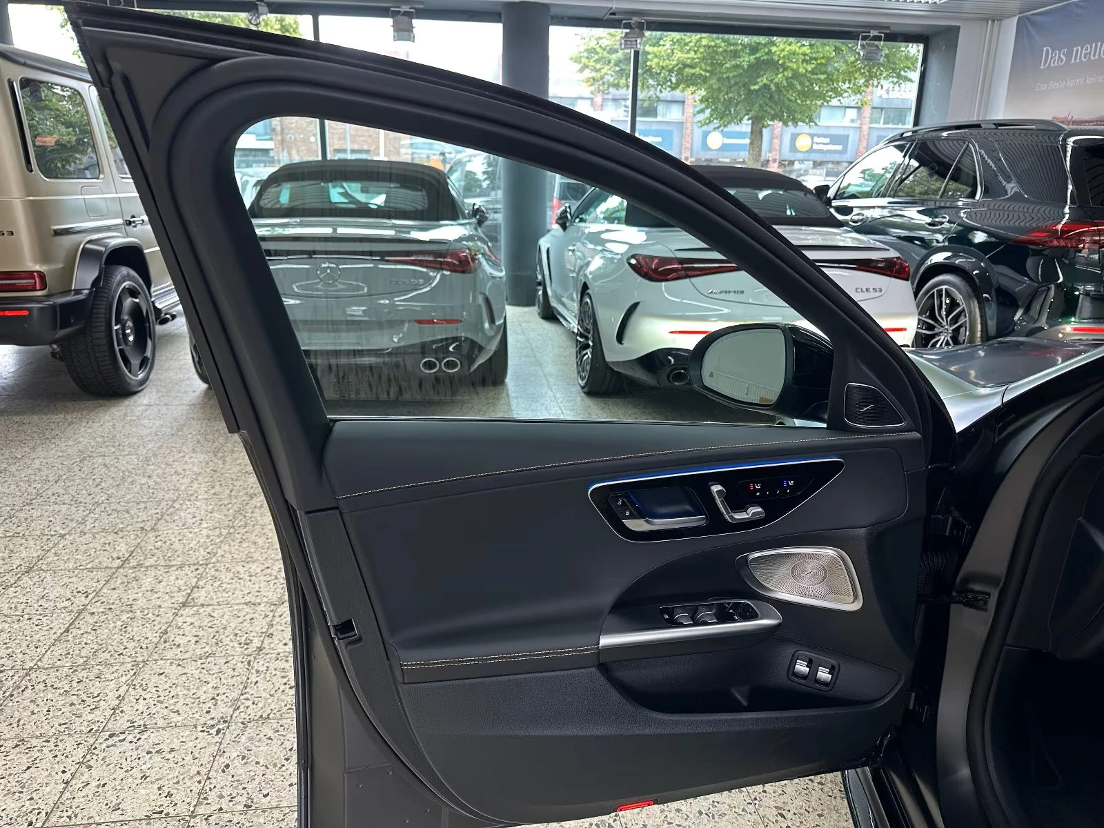 Mercedes-Benz C 63 AMG 4MATIC* E PERFORMANCE* PANO* BURMESTER* 360* , снимка 11 - Автомобили и джипове - 55185178