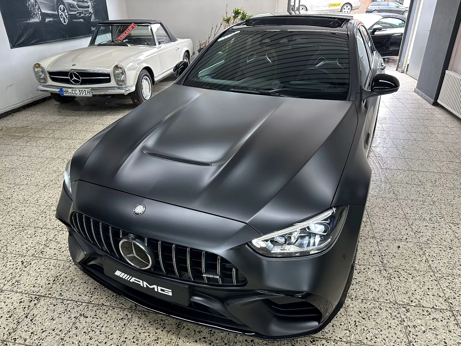 Mercedes-Benz C 63 AMG 4MATIC* E PERFORMANCE* PANO* BURMESTER* 360* , снимка 2 - Автомобили и джипове - 55185178