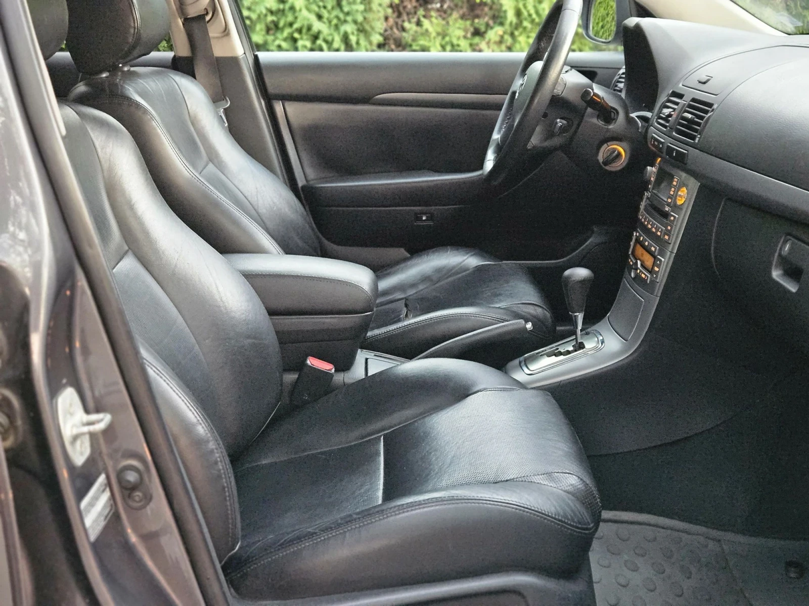 Toyota Avensis Газ -Автоматик !!!, снимка 10 - Автомобили и джипове - 55826632