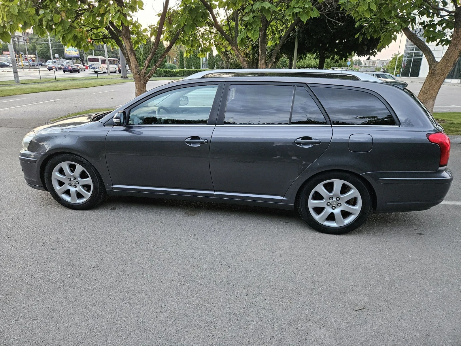 Toyota Avensis Газ -Автоматик !!!, снимка 7 - Автомобили и джипове - 55826632