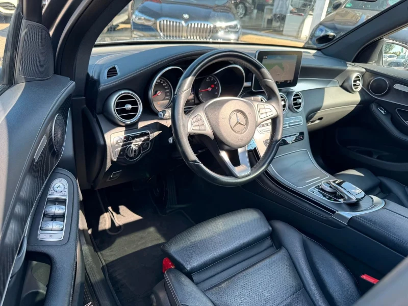 Mercedes-Benz GLC 250 4MATIC/9G-TRONIC/AMG-PACK/PANO/AHK/LED/137D, снимка 10 - Автомобили и джипове - 51985276