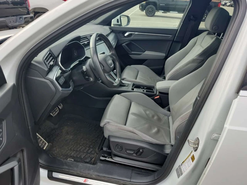 Audi Q3 * TECHNIK * Quattro * 360 * PANO* Подгреви * , снимка 5 - Автомобили и джипове - 53529609