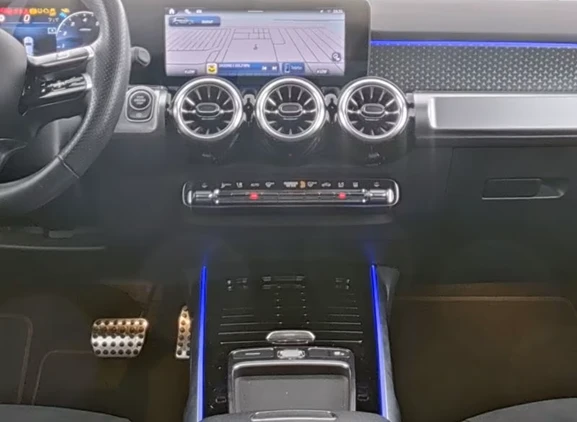 Mercedes-Benz GLB 250 4Matic = AMG Line = Premium Гаранция - изображение 6