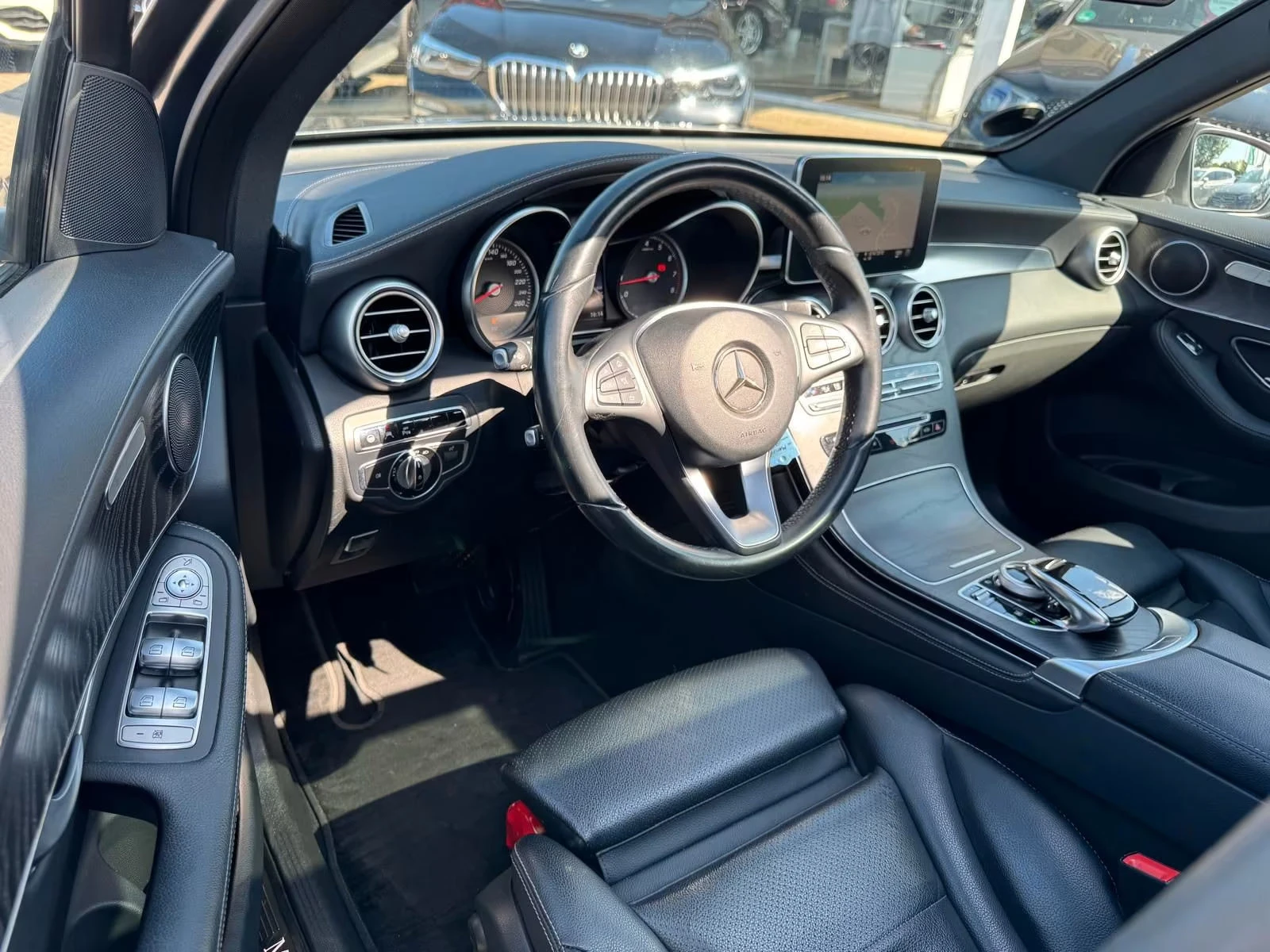 Mercedes-Benz GLC 250 4MATIC/9G-TRONIC/AMG-PACK/PANO/AHK/LED/137D - изображение 10