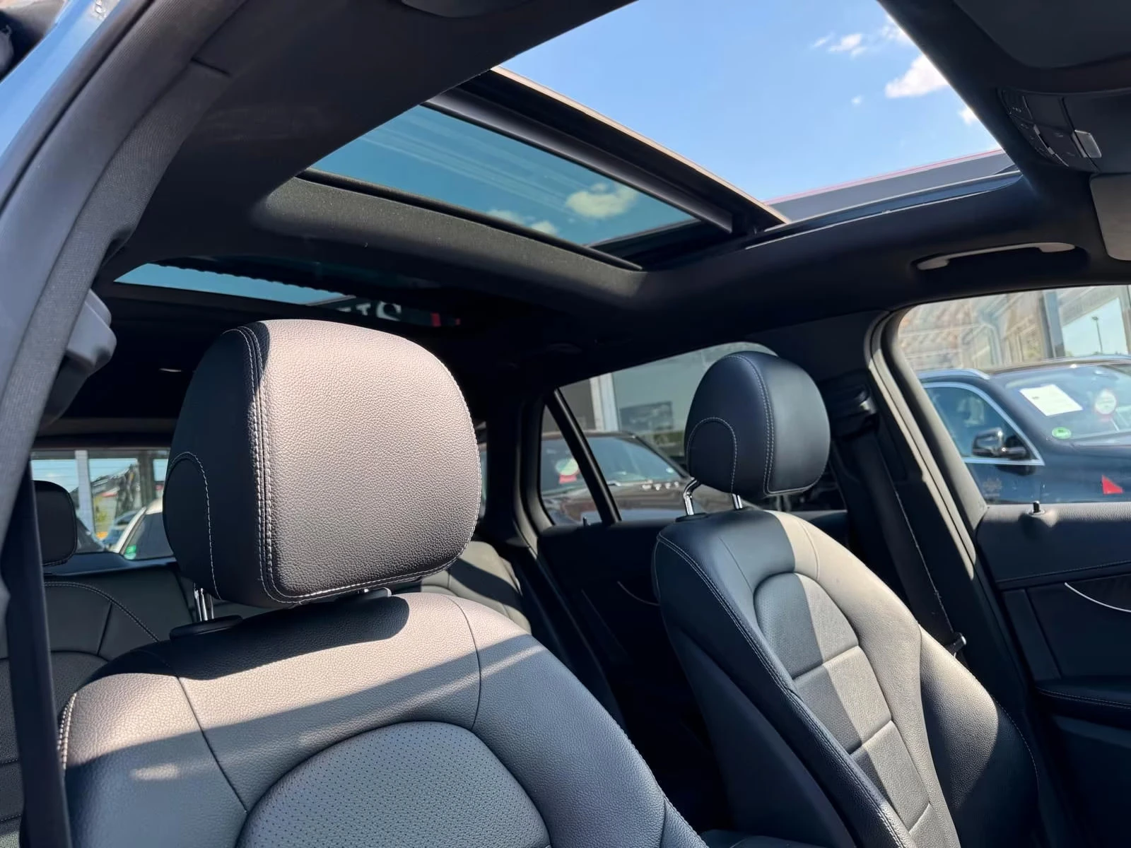 Mercedes-Benz GLC 250 4MATIC/9G-TRONIC/AMG-PACK/PANO/AHK/LED/137D - изображение 8