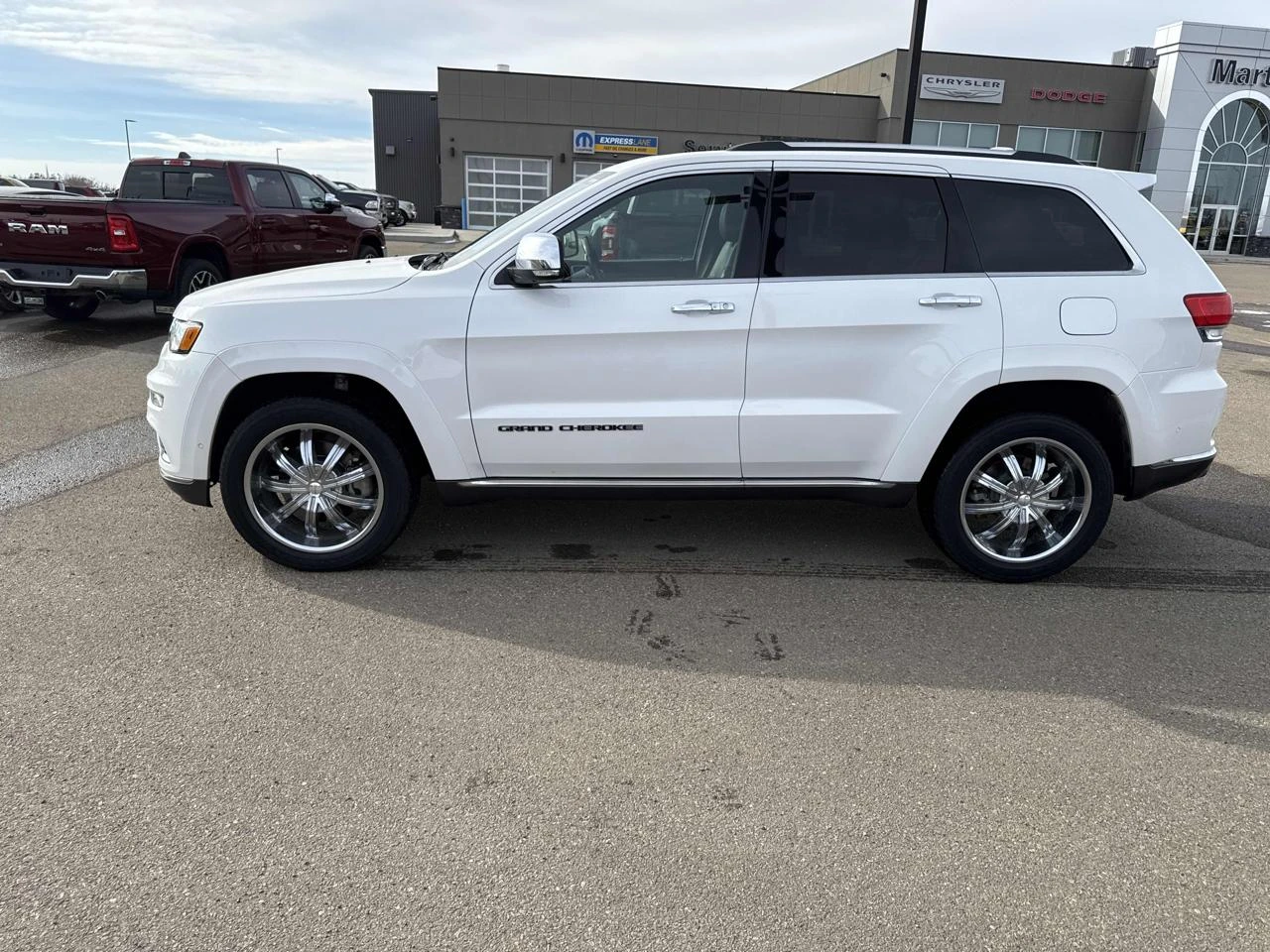 Jeep Grand cherokee Summit* FULL* HEMI* 106к км* ВТОРИ ФЕЙС* , снимка 3 - Автомобили и джипове - 53754243