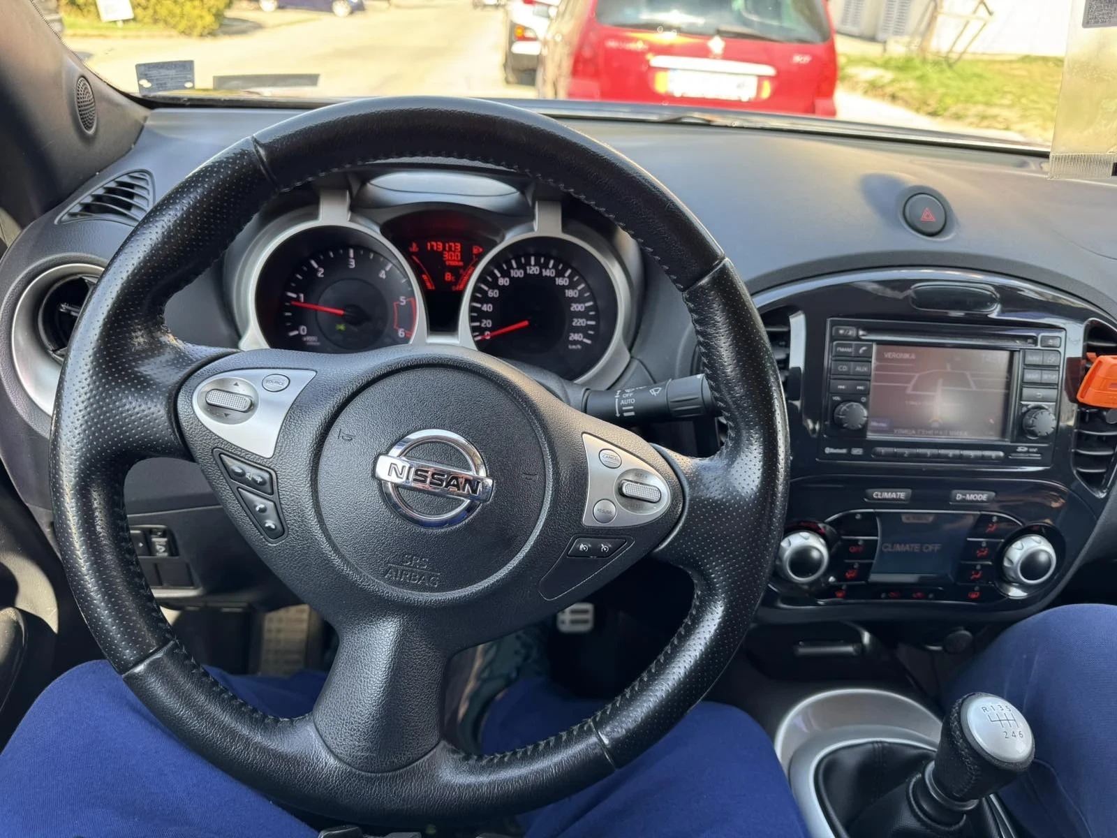 Nissan Juke, снимка 16 - Автомобили и джипове - 54432107