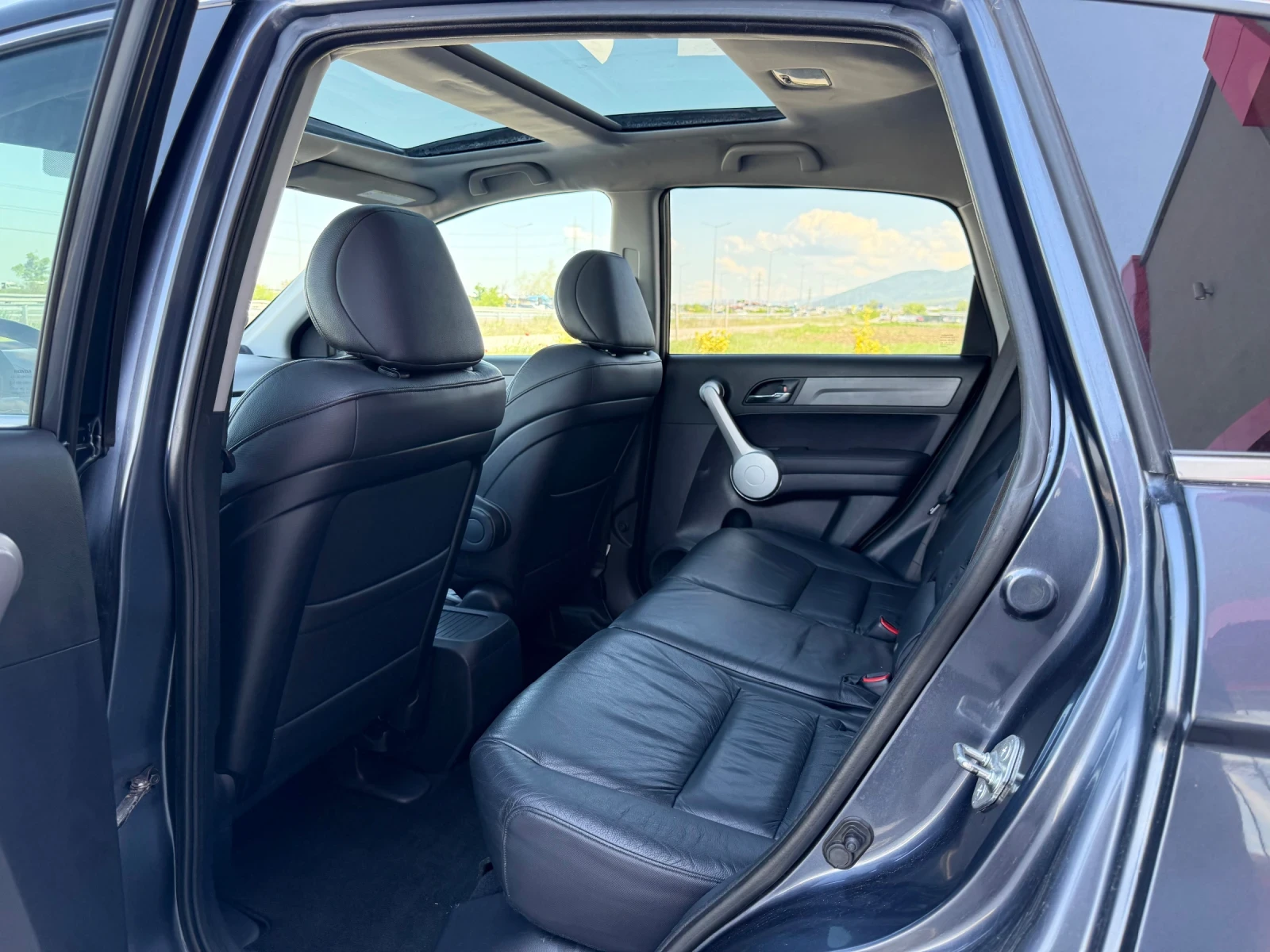 Honda Cr-v 2.0 i-VTEC / EXECUTIVE / AVTOMAT / KOJA / NAVI, снимка 12 - Автомобили и джипове - 54444535