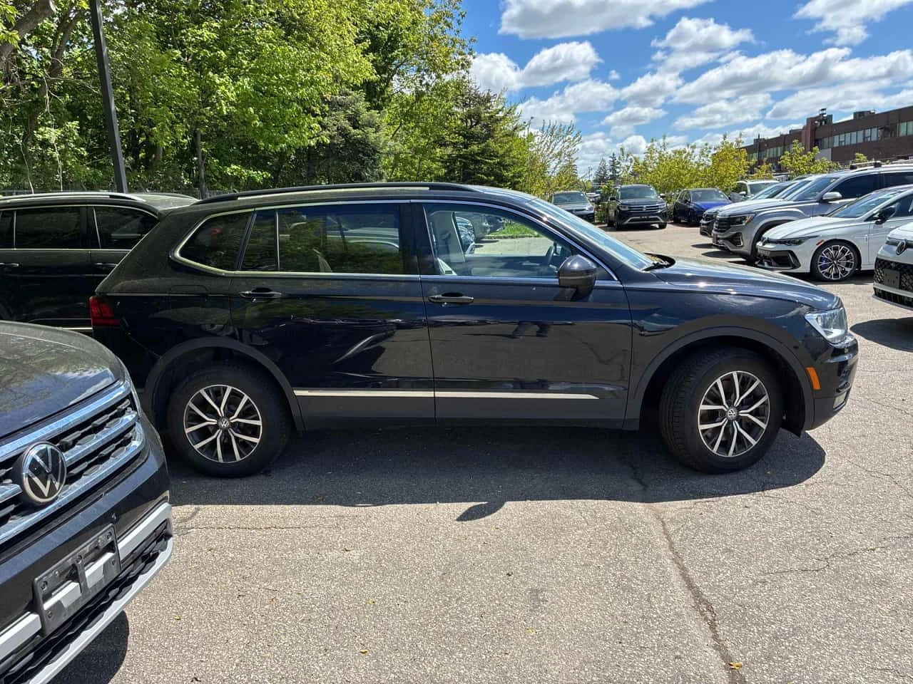 VW Tiguan * Comfortline * CARFAX * ОТ ПРЕДСТАВИТЕЛСТВО, снимка 3 - Автомобили и джипове - 54790097