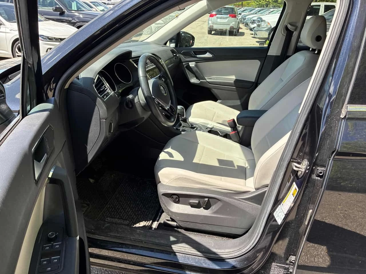 VW Tiguan * Comfortline * CARFAX * ОТ ПРЕДСТАВИТЕЛСТВО, снимка 5 - Автомобили и джипове - 54790097
