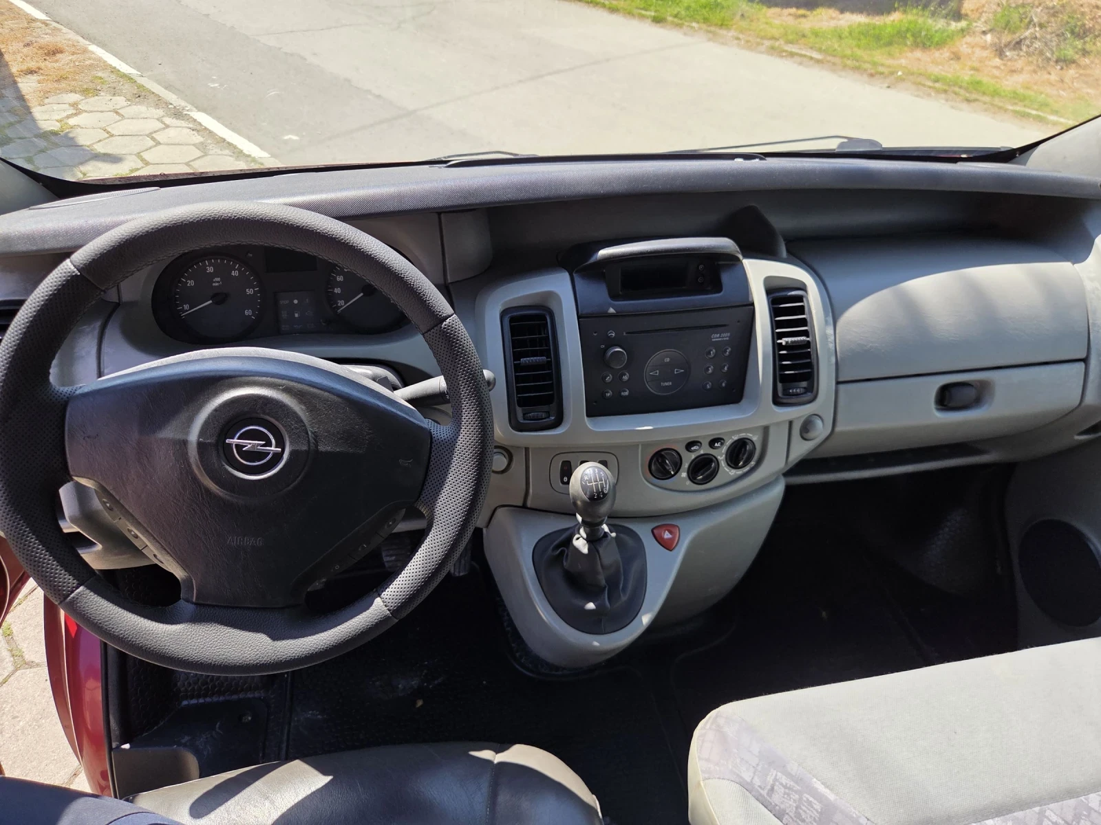 Opel Vivaro 6 места КЛИМА МАКСИ , снимка 11 - Бусове и автобуси - 54311764