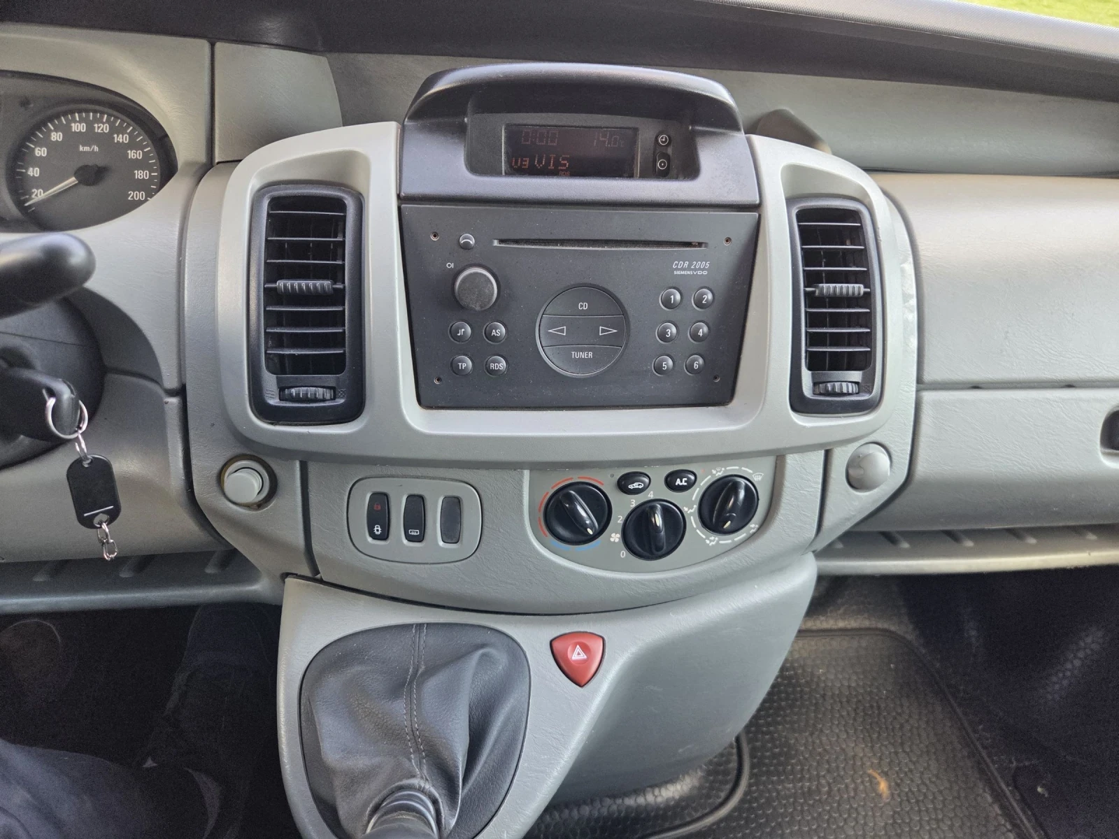 Opel Vivaro 6 места КЛИМА МАКСИ , снимка 12 - Бусове и автобуси - 54311764