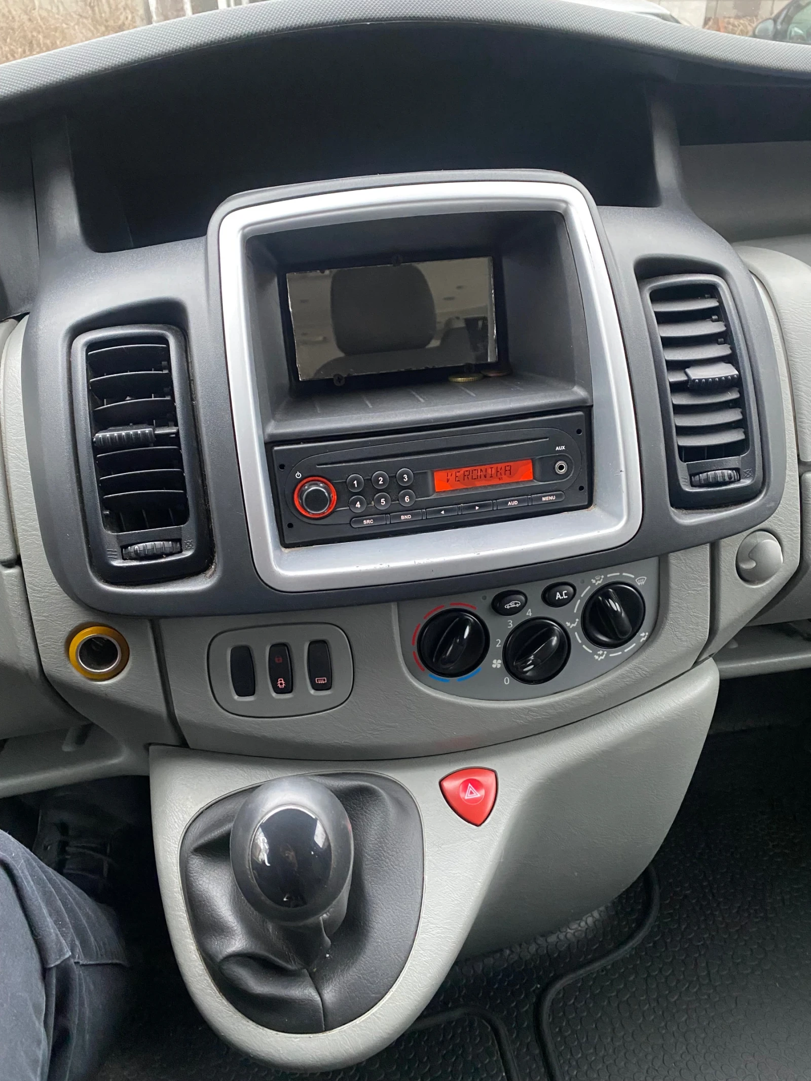 Renault Trafic 8+ 1 ПЕЧКА, снимка 12 - Бусове и автобуси - 55047686