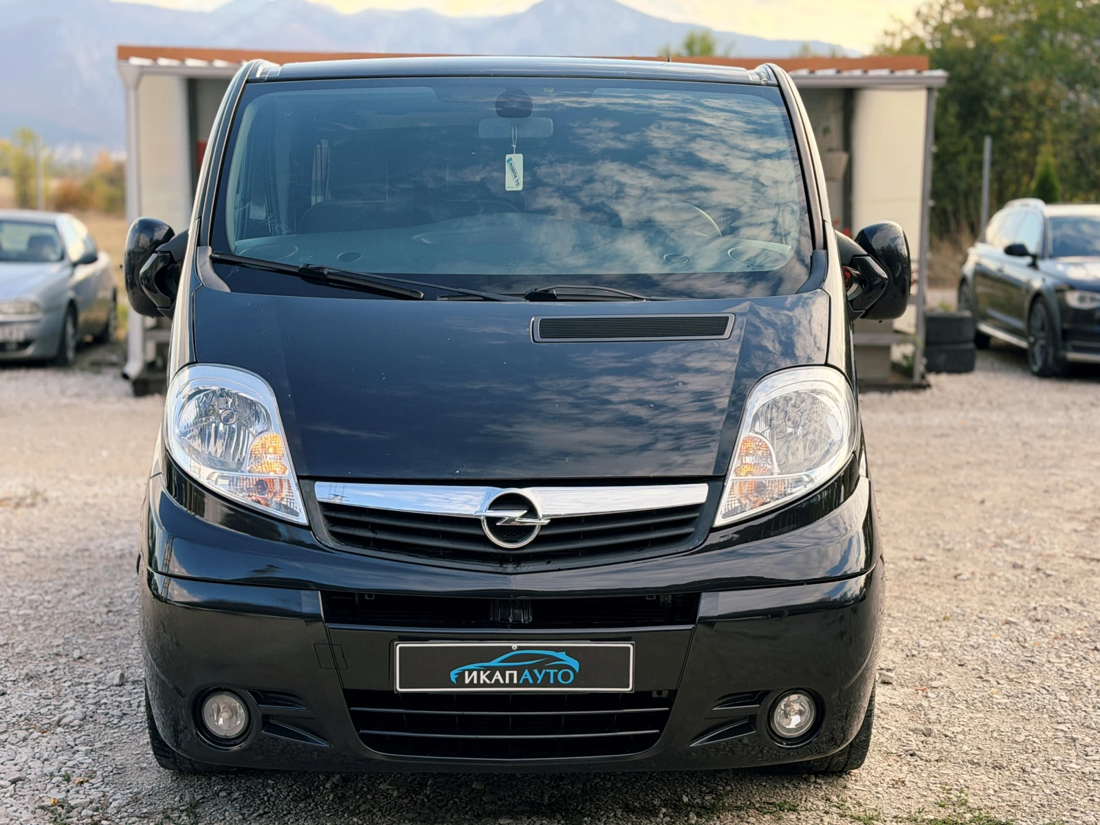 Opel Vivaro 2.0CDTi 9местен, снимка 2 - Бусове и автобуси - 56512829