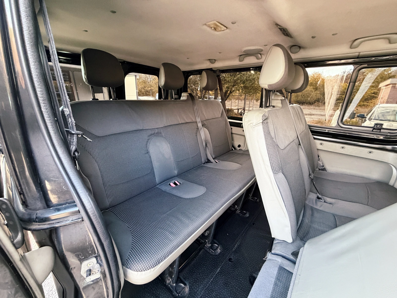 Opel Vivaro 2.0CDTi 9местен, снимка 12 - Бусове и автобуси - 56512829