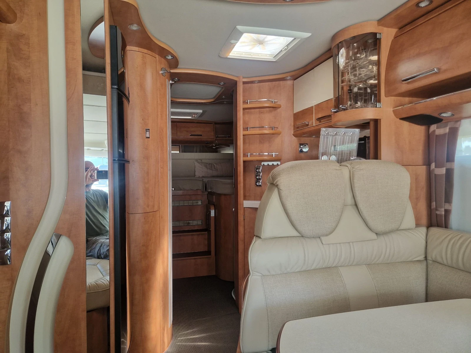Кемпер Carthago chic C-Line 2, снимка 7 - Каравани и кемпери - 51190015